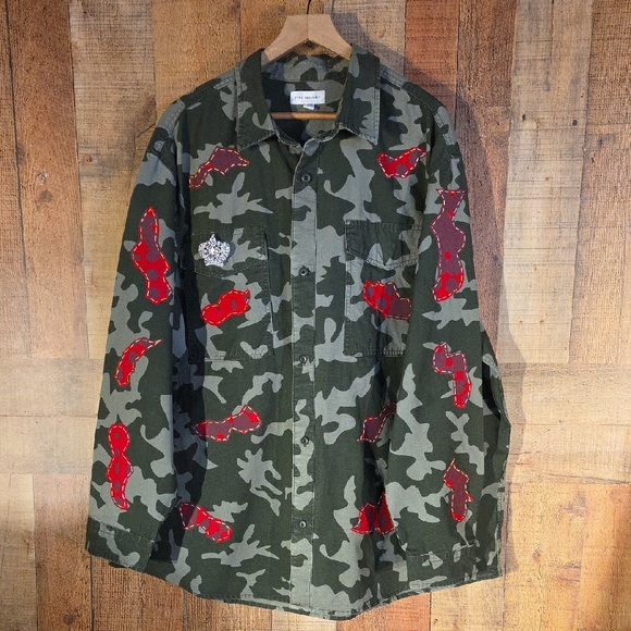 Edgy Upcycled Camo Jacket with Graphic Design - Picture 6 of 10